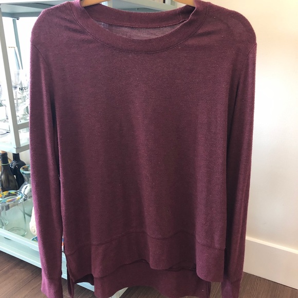 Alo Yoga T-Shirt - Picture 2 of 8